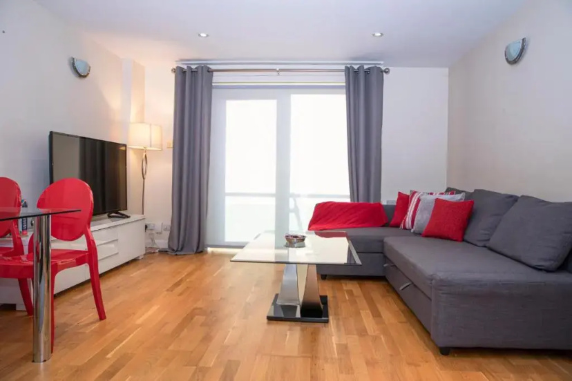 Цены на Tranquil Apartment with Stunning Views в Лондоне