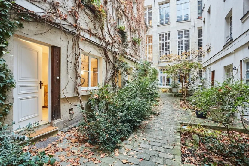 Amazing Studio Le Marais — отель с удобным расположением в Париже