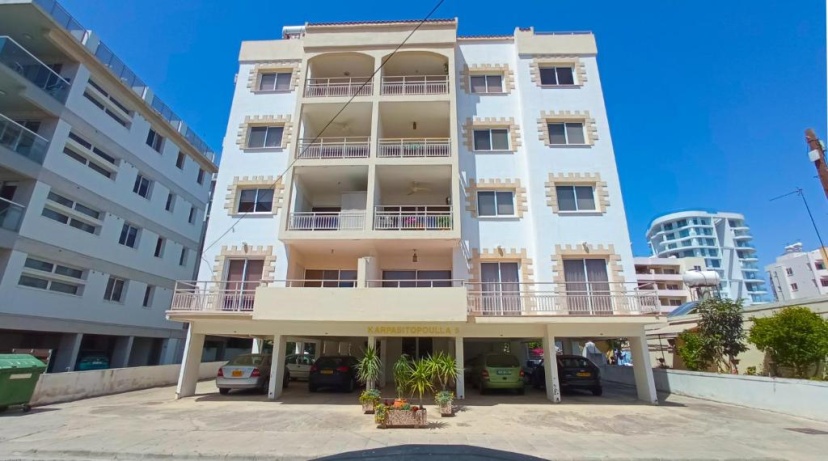 Luxury Maisonette Apartment -SEA VIEW, NETFLIX, GYM- 5 Min from Beach — отель с удобствами в Ларнака