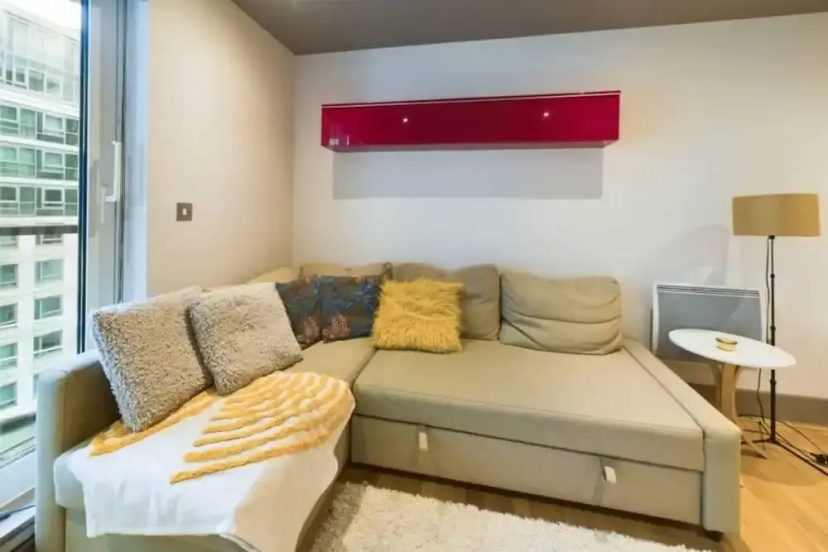 The Vauxhall Hideout - Comfy 2bdr Flat With Balcony — отель с удобным расположением в Лондоне