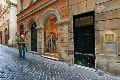 Pantheon charming apartment — отель с удобным расположением в Риме