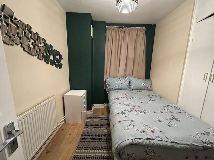 Charming Three Bedroom 5 Double Bed Apt in London — отзывы гостей и цены