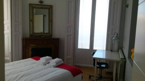 Apartamentos Palacio Real 789 — отель в Мадриде, Испания