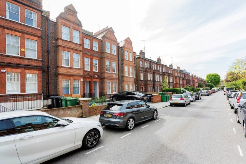 Цены на Contemporary Studio in Swiss Cottage в Лондоне