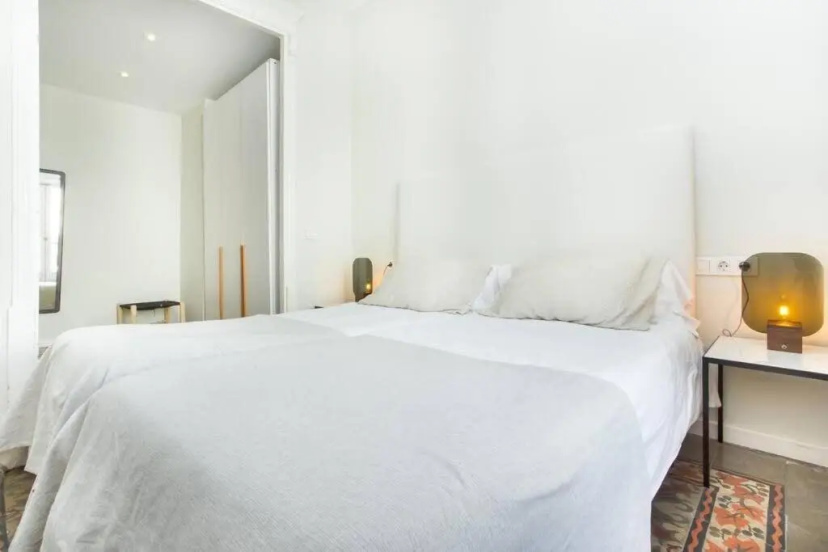 4bedroom apartment with a balcony in Las Ramblas 3 2 — забронировать отель в Барселоне