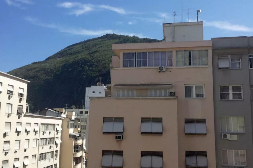 Apartment in Copacabana for up to 4 People 100m From the Beach Cavirio Nsc1003 — отель с удобным расположением в Рио