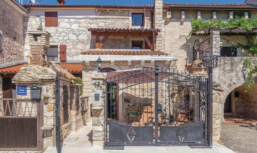 Beautiful Home in Porec With Wifi and 2 Bedrooms - Hotel in Porec - Photo 1