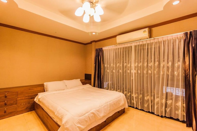 Baan Bowling Pool Villa By Pinky — забронировать отель в Паттайе