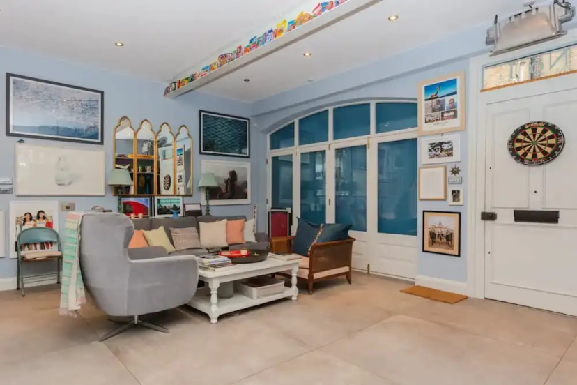 Contemporary 2 Bedroom House in Vibrant Shepherds Bush — комфортный отель в Лондоне