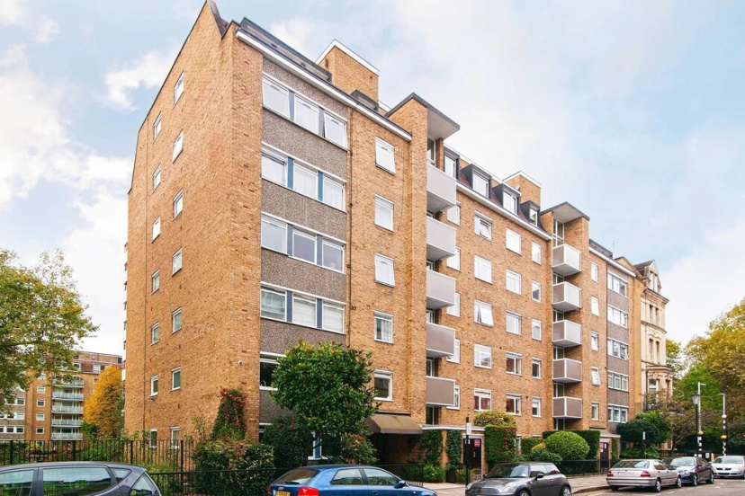Bright Elm Park Gardens Apartment - DST — отель с удобным расположением в Лондоне