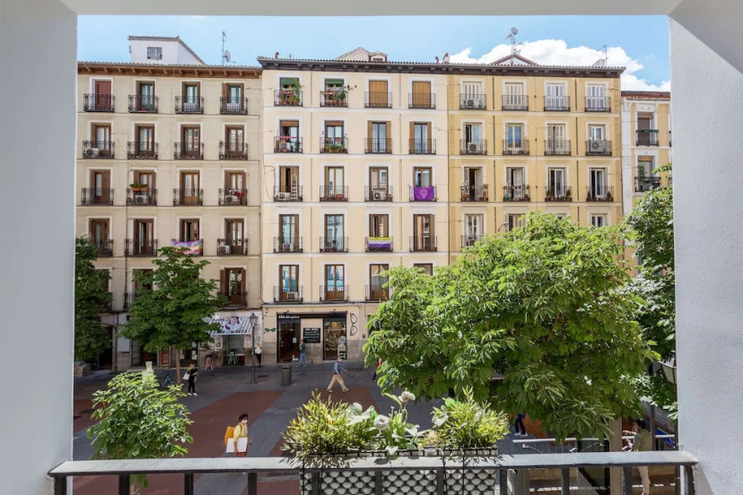 2 Bedroom Apartment in Plaza de Chueca Chueca II — отель с удобствами в Мадриде