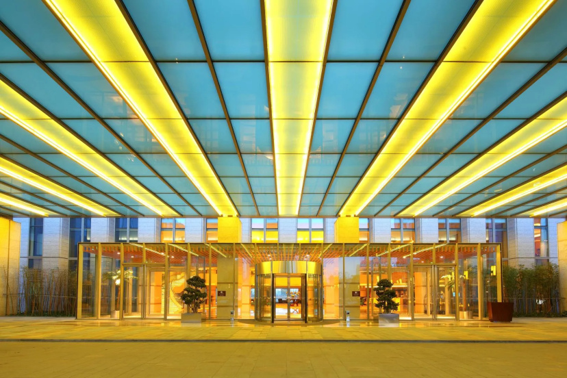 DoubleTree by Hilton Hangzhou East — отель с удобствами в Ханчжоу