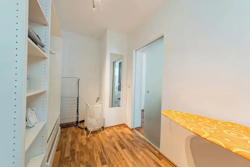 Cozy Stylish Berlin Apartment With 2 Bedrooms — отель в Берлине, Германия