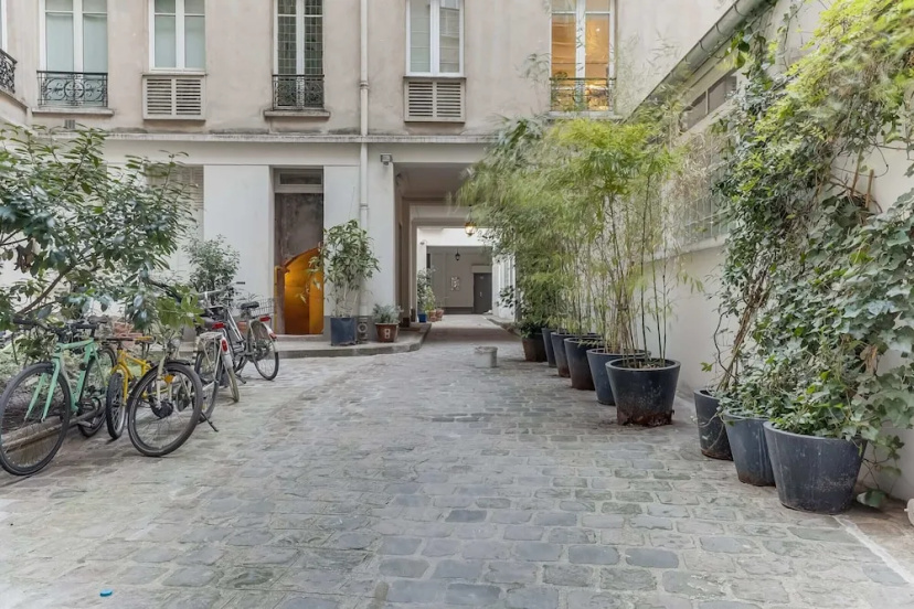 Sumptuous Apartment for 2 - Canal Saint-martin — комфортный отель в Париже