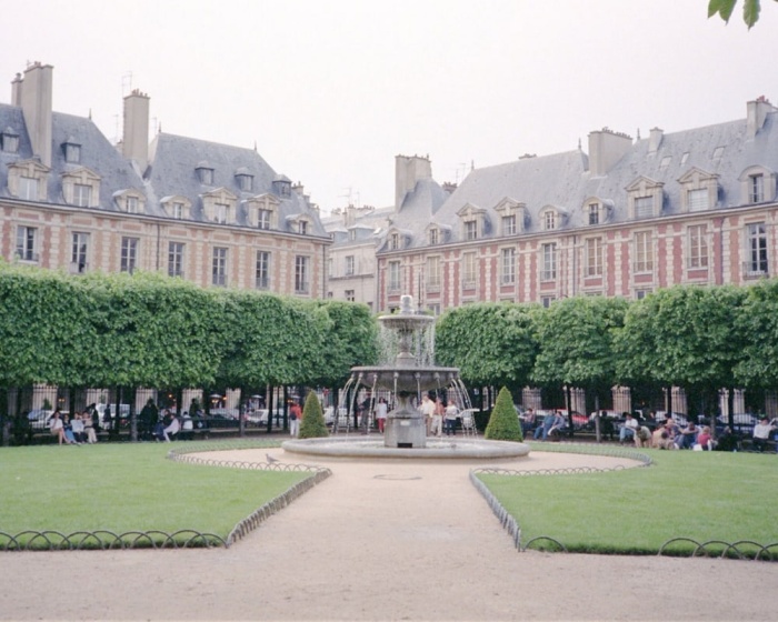 Цены на Le Marais - Beaubourg Apartment в Париже