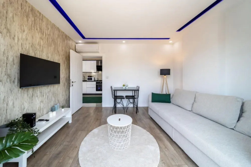 Modern and Central Home Near Beach in the Heart of Antalya — комфортный отель в Анталье