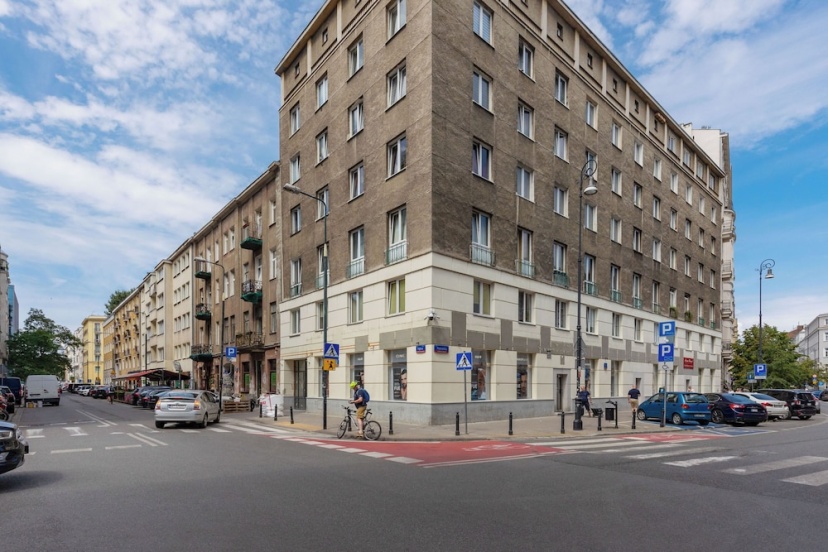 Piękna Apartment Downtown by Renters — забронировать отель в Варшаве