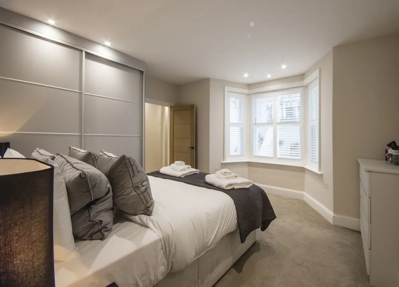 Chelsea Beautiful Two Bedroom  Apartment — забронировать отель в Лондоне