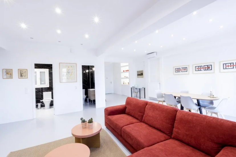 Beautiful 2 Bdrm apt in Athens — отель с удобным расположением в Афины