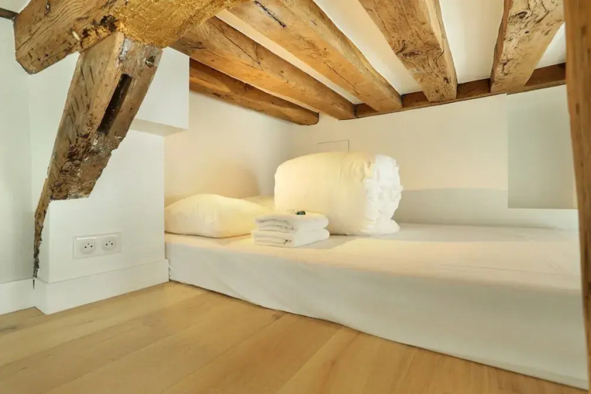 Superb Apartment Le Marais Center of Paris — отель с удобствами в Париже