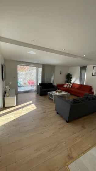 Impeccable 3-bed Apartment in London — отель с удобствами в Лондоне