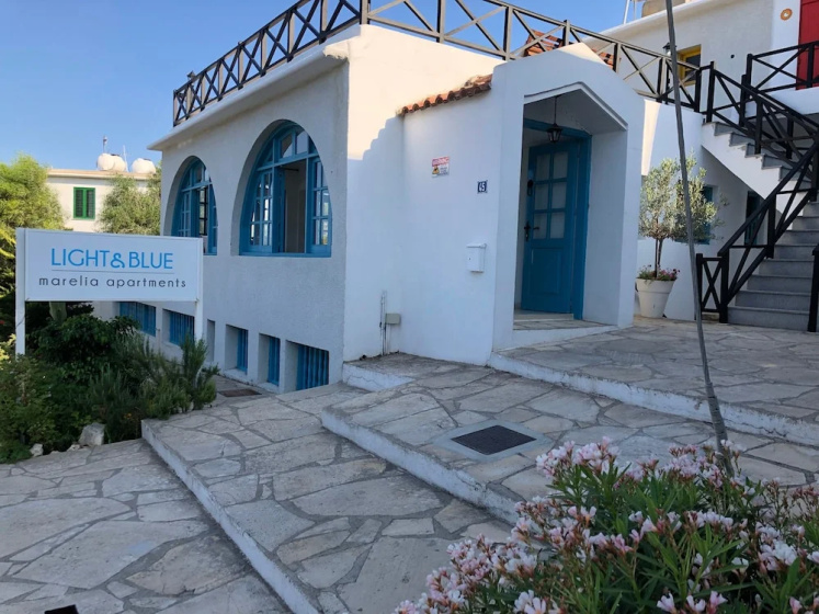 Light & Blue Marelia Apartments — отель с удобствами в Протарас