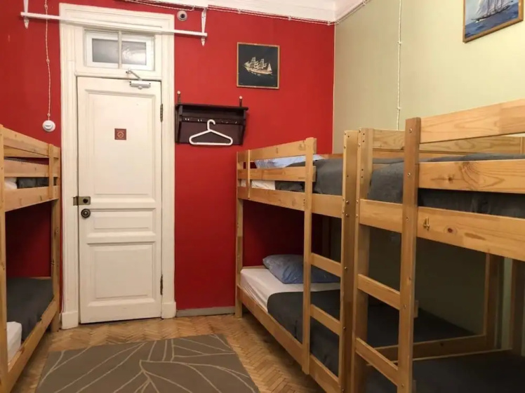 Old Flat Guest House on 1st Sovetskaya - Hostel — отзывы гостей и цены