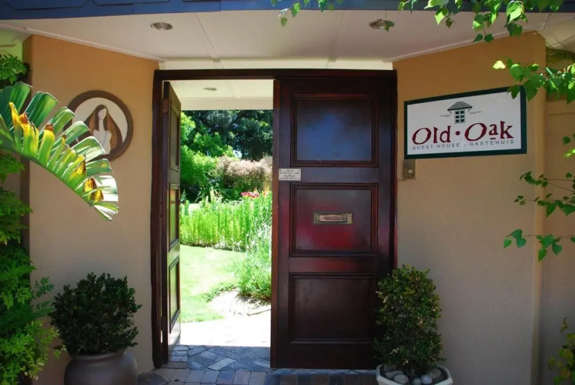 Цены на Old Oak Guest House в Кейптауне