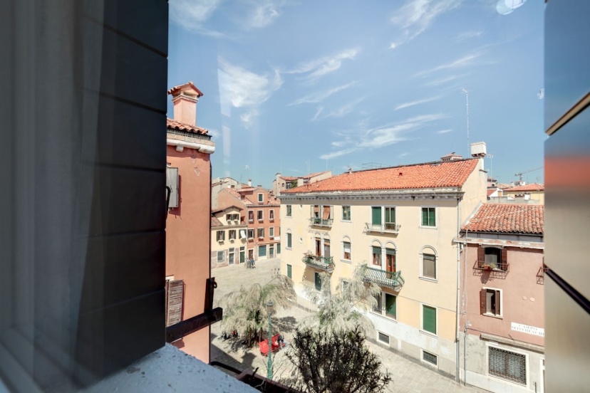 Ca' Lucia Bright Apartment in Venice — забронировать отель в Венеции