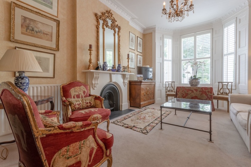 Цены на Elegant Apartment in Central Kensington в Лондоне