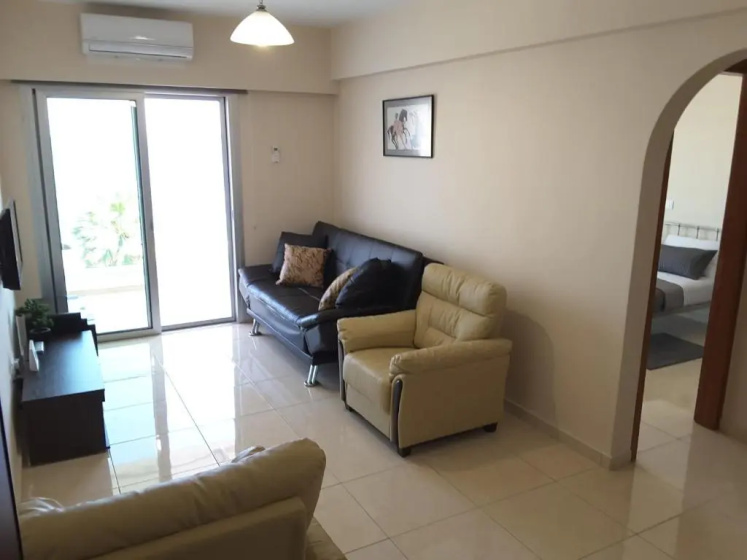 Lighthouse by the Sea Lovely 2Bdr Apartment — отель с удобствами в Пафос