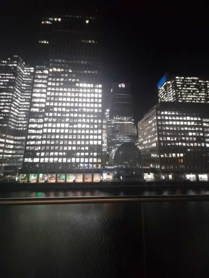 Ravishing Riverside 2-bed Rental in Canary Wharf — отель с удобным расположением в Лондоне