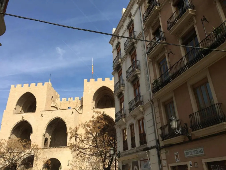 Apartments Torres de Serranos Valencia — отель с удобным расположением в Валенсии