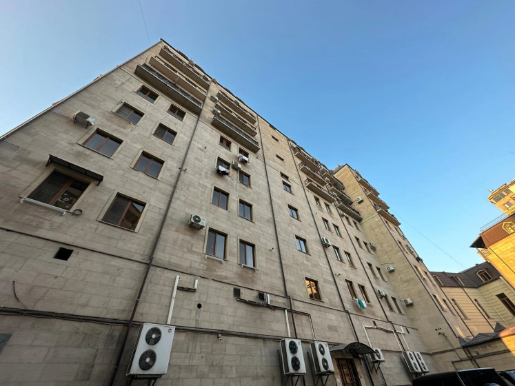 Kajaznuni Street, 3 bedrooms Luxury & Unique apartment QA444 — отель в Ереван, Армения