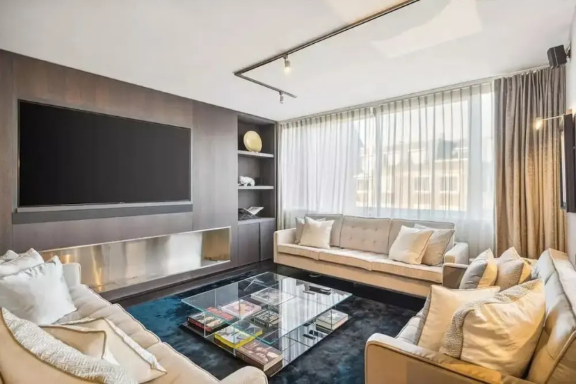 Luxurious 3-bed 2-bath Apartment in Belgravia — отель с удобствами в Лондоне