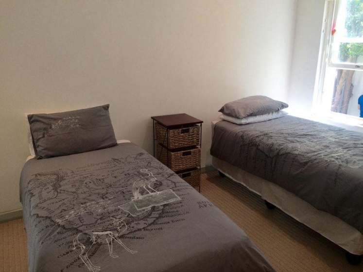 Ravenscraig Road Guest House — забронировать отель в Кейптауне