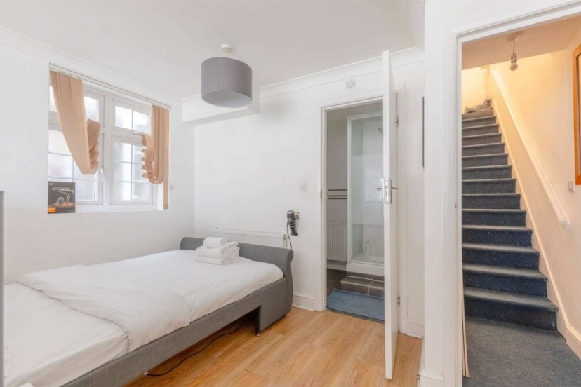 Studio W/private Patio Heart of Brixton, London! — отель в Лондоне, Соединенное Королевство