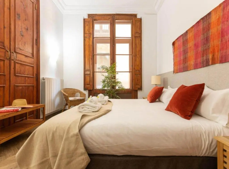 Great Spacious Apartment in the Gothic District City Center — комфортный отель в Барселоне