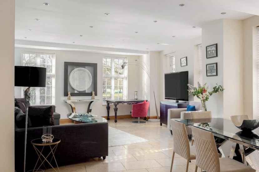 Цены на Park Lane 4-bed Mayfair Family House в Лондоне