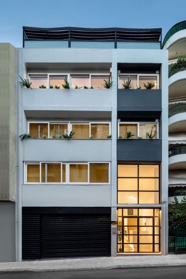 Supreme Comfort Apartments by Athens Stay — отель с удобным расположением в Афины