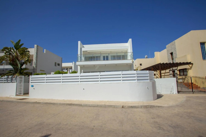 Central Protaras Seaview Villa Zinnia — отель с удобствами в Протарас