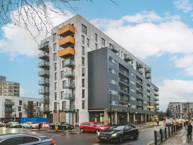 Цены на Cosy 2-bed Poplar Flat w/ City Views в Лондоне