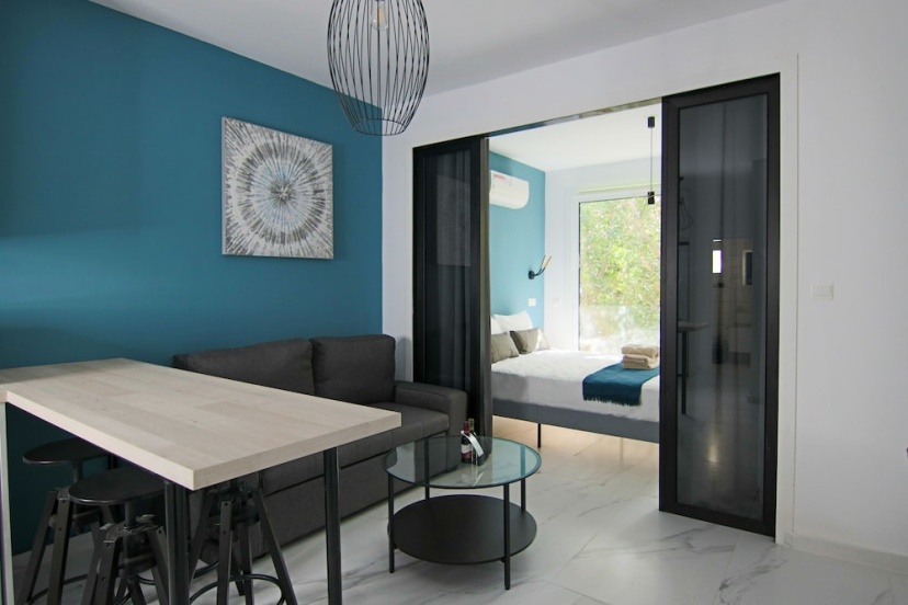 Limnaria 123: Seaside Romantic Flat — забронировать отель в Пафос