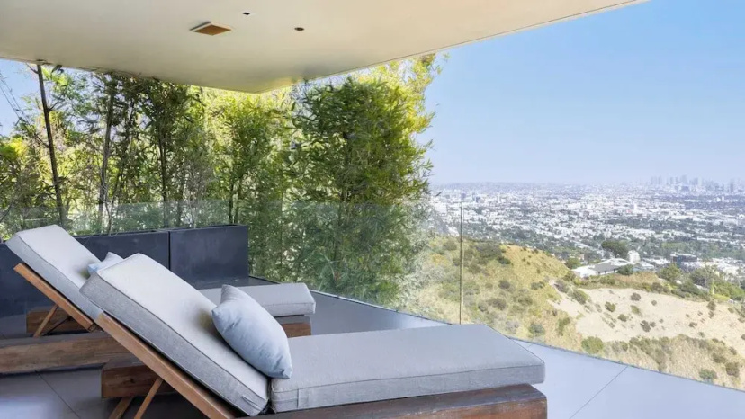 Hollywood Overlook by Avantstay Private Pool + Hot Tub Panoramic Views — отель с удобным расположением в Лос-Анджелесе