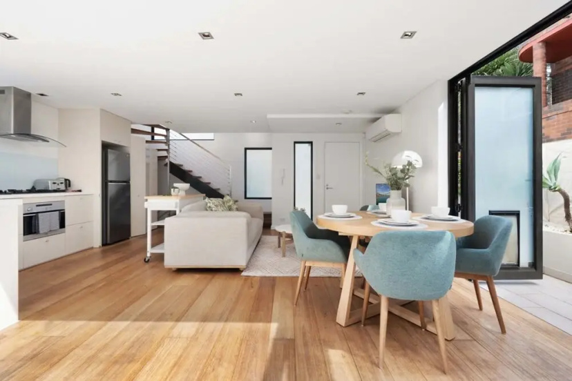 Relaxed Beachside Townhouse — отель с удобным расположением в Сиднее