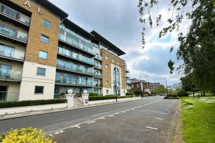 The River Thames Hideout - Modern 1bdr Flat — отель с удобным расположением в Лондоне