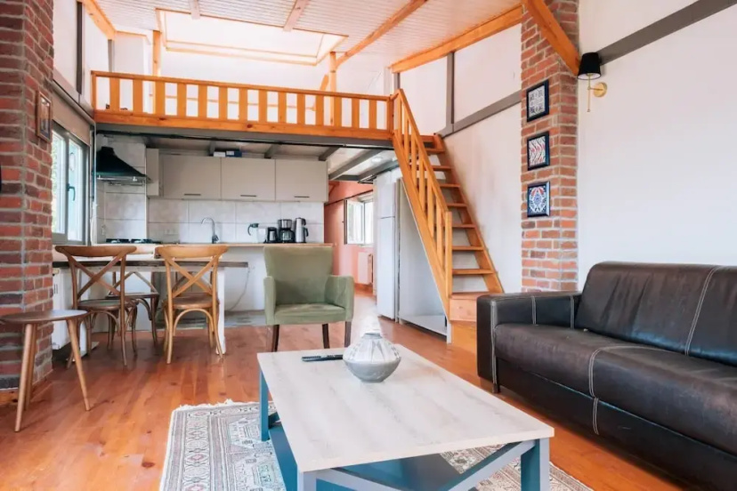 Stunning Sea View Loft 5 min to Park in Kuzguncuk — отель в Стамбуле, Турция
