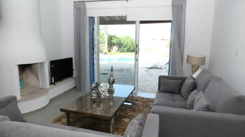 Resitour - Apollo Beach Villa 37 — комфортный отель в Пафос