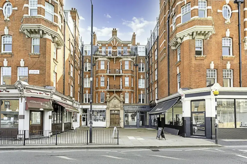 Beautiful Abode In Fulham Broadway — отель с удобствами в Лондоне