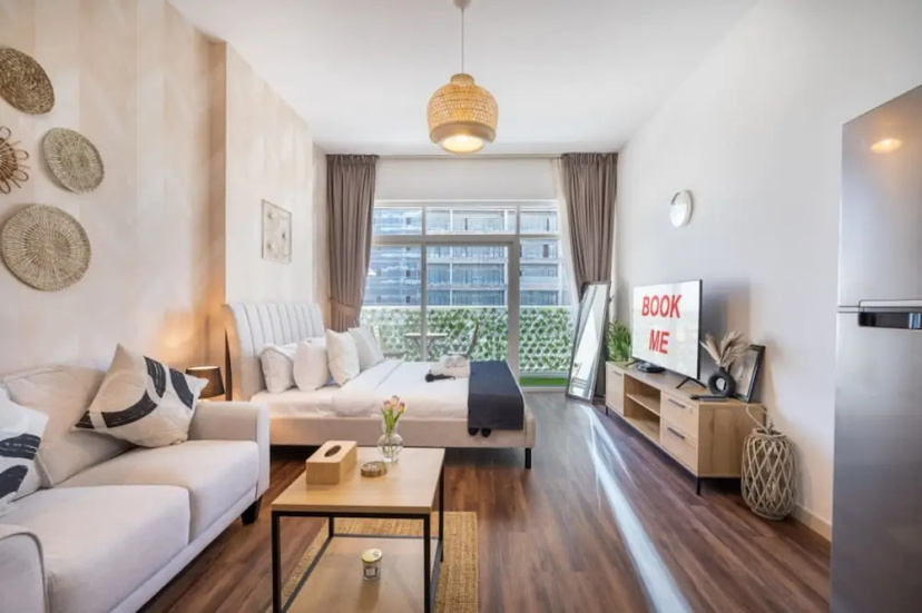 Calm Studio Apartment Right by the Golf Courses in Sports City — отель с удобствами в Дубае